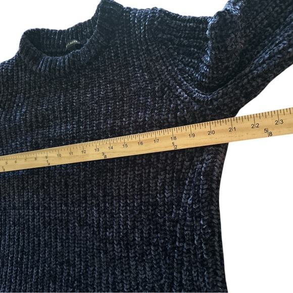 Talbots Sweater Long Sleeve Size Medium Navy Blue Chenille Knit Crew Neckline - Picture 8 of 10
